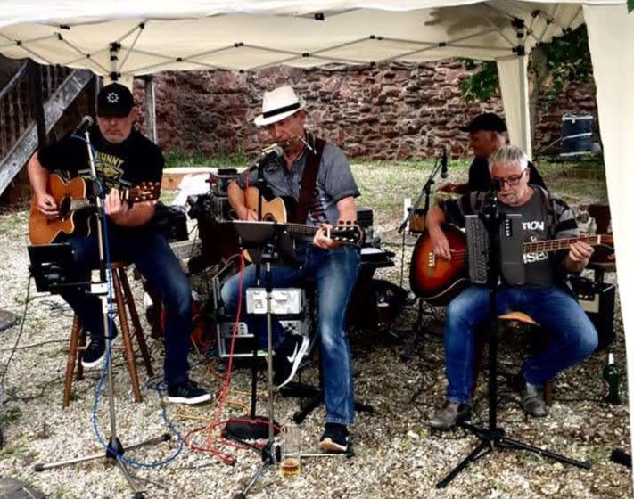 Veranstaltungsplakat: Sommermusik im Schlossgarten: Four Men Acoustical Jam
